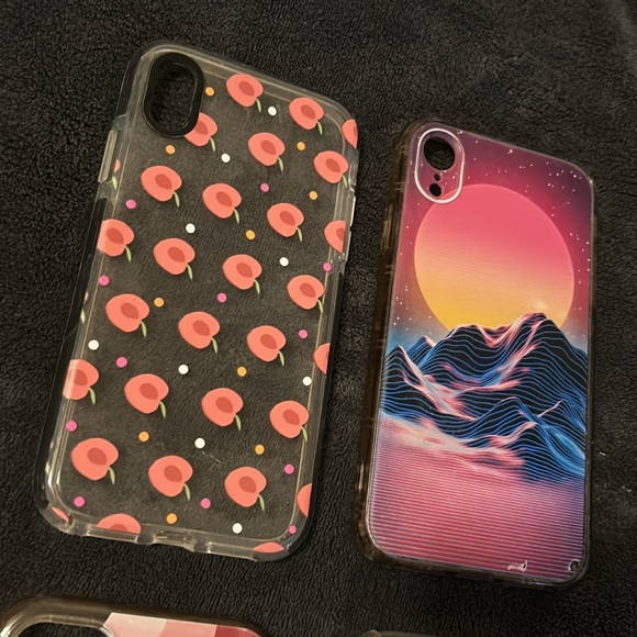 4 iPhone XR cases - Picture 2 of 3